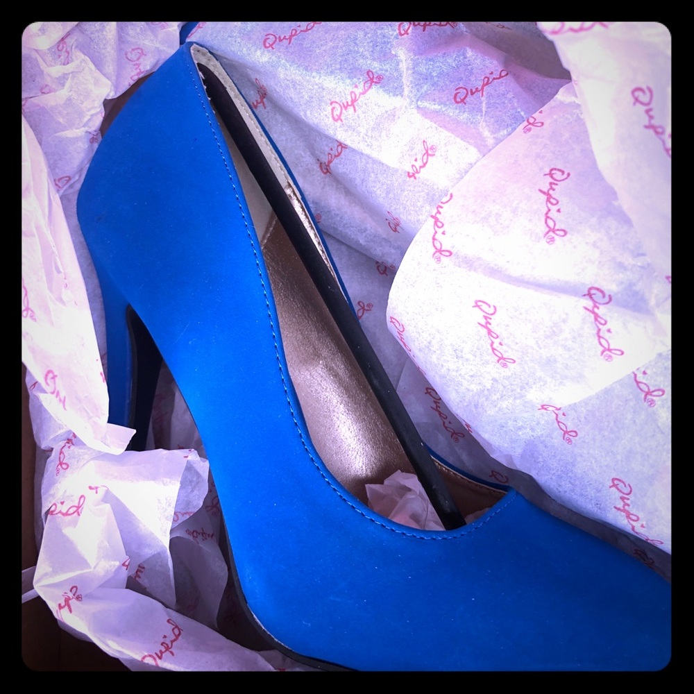 Brilliant blue pumps